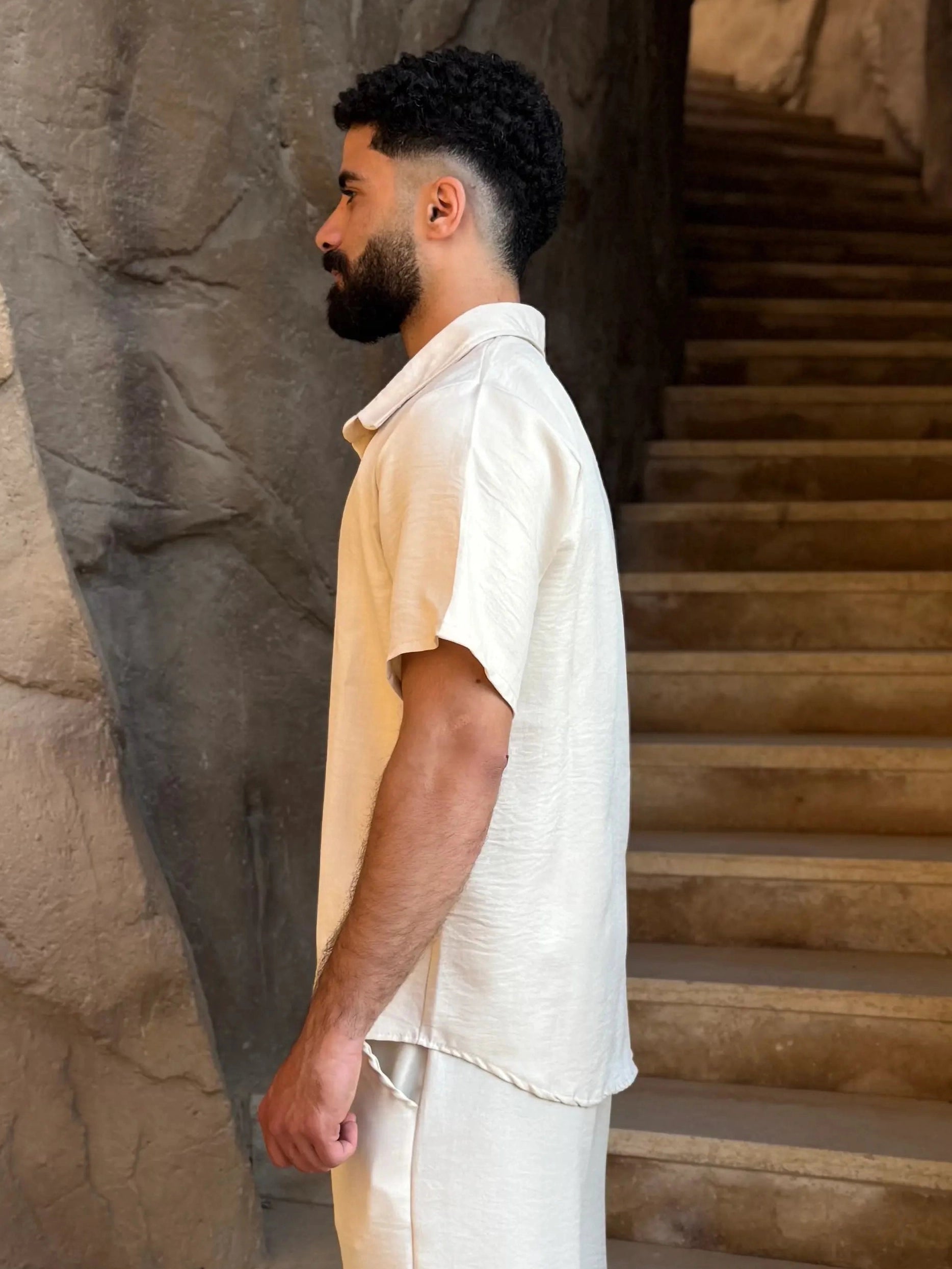 Aero Shirt in Beige – men's premium linen short-sleeve shirt, side view